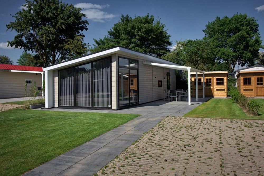 Recreatiepark Jachthaven De Veerstal Lathum - Luxe Chalet Exteriör bild