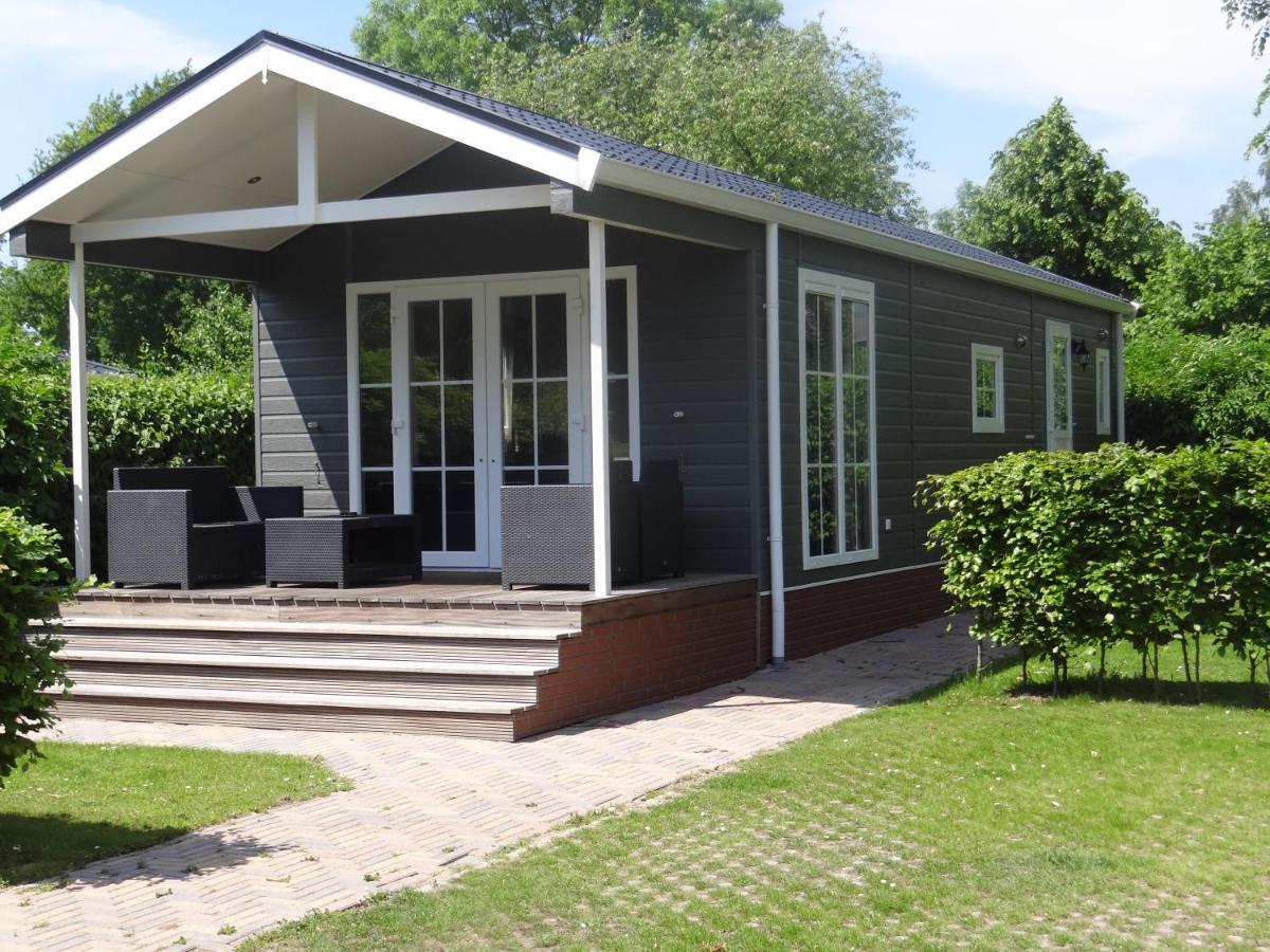 Recreatiepark Jachthaven De Veerstal Lathum - Luxe Chalet Exteriör bild