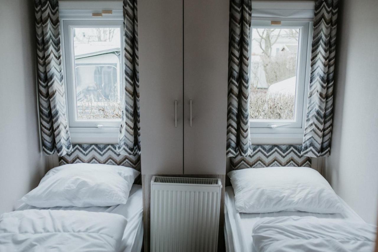 Recreatiepark Jachthaven De Veerstal Lathum - Luxe Chalet Exteriör bild