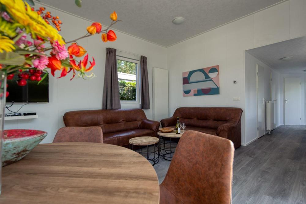 Recreatiepark Jachthaven De Veerstal Lathum - Luxe Chalet Exteriör bild