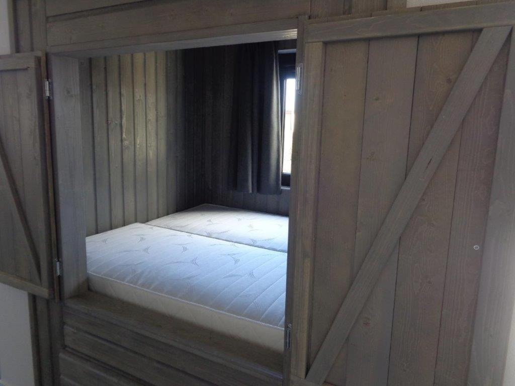 Recreatiepark Jachthaven De Veerstal Lathum - Luxe Chalet Exteriör bild