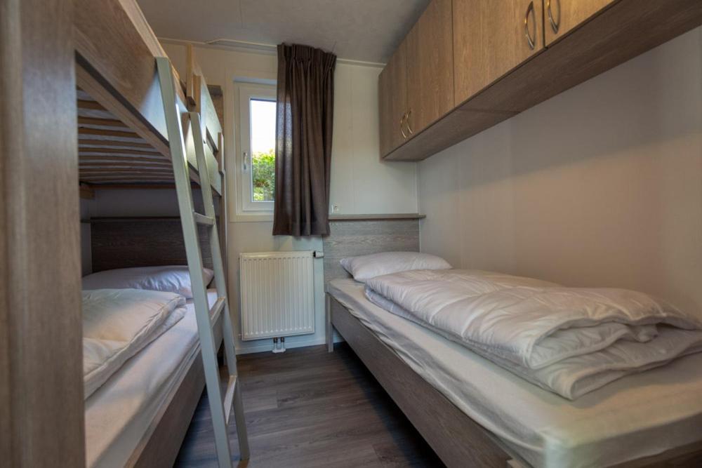 Recreatiepark Jachthaven De Veerstal Lathum - Luxe Chalet Exteriör bild