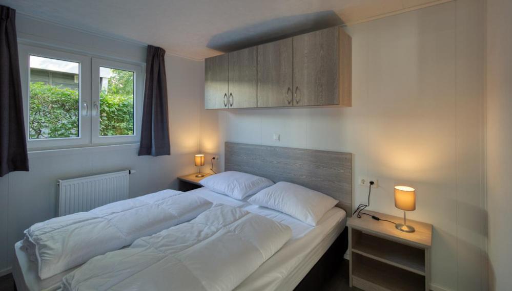 Recreatiepark Jachthaven De Veerstal Lathum - Luxe Chalet Exteriör bild