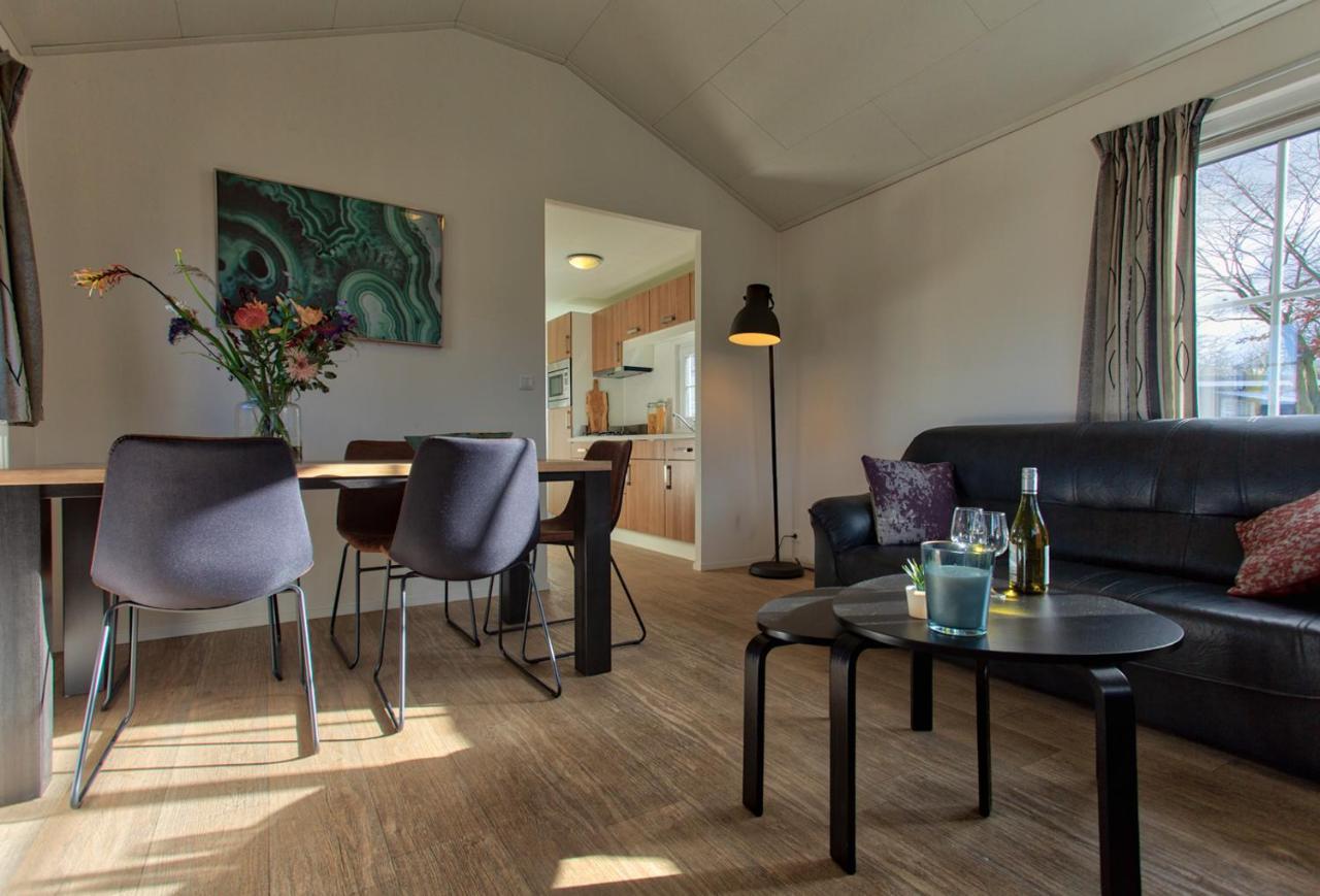 Recreatiepark Jachthaven De Veerstal Lathum - Luxe Chalet Exteriör bild
