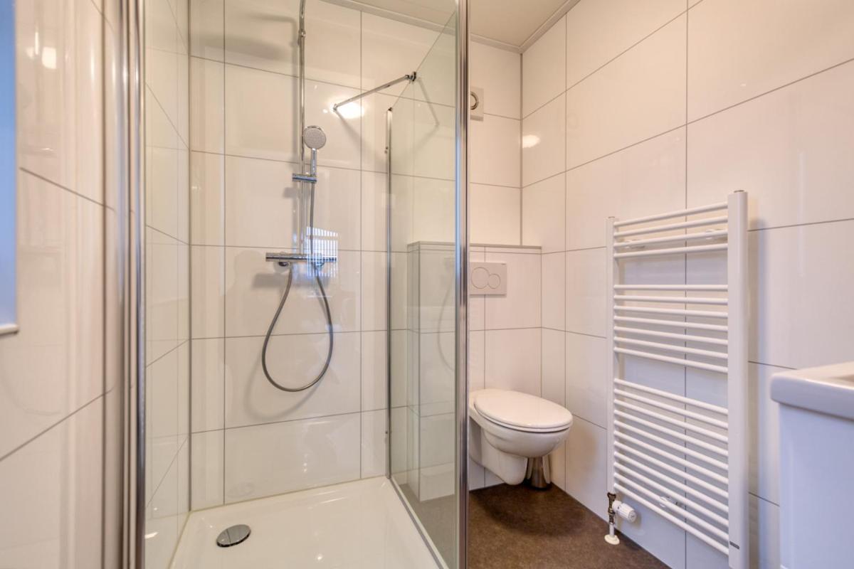 Recreatiepark Jachthaven De Veerstal Lathum - Luxe Chalet Exteriör bild