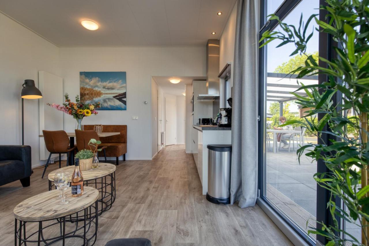 Recreatiepark Jachthaven De Veerstal Lathum - Luxe Chalet Exteriör bild