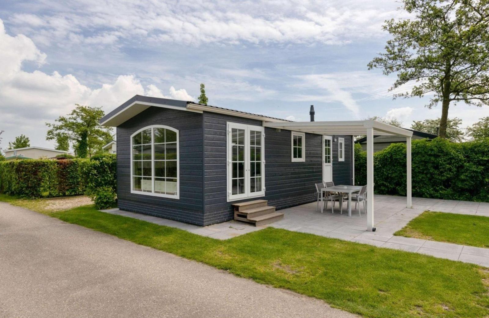 Recreatiepark Jachthaven De Veerstal Lathum - Luxe Chalet Exteriör bild