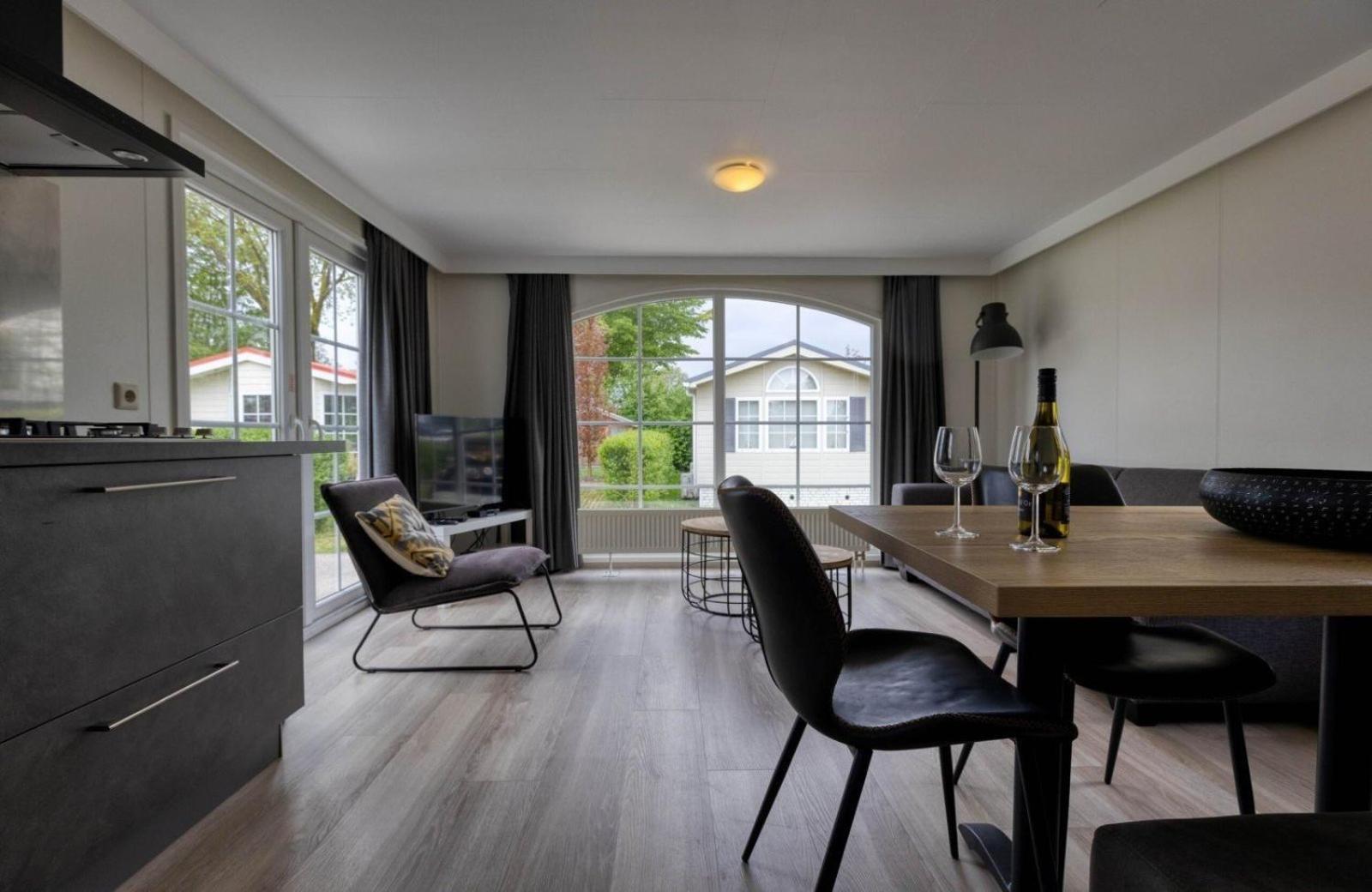 Recreatiepark Jachthaven De Veerstal Lathum - Luxe Chalet Exteriör bild